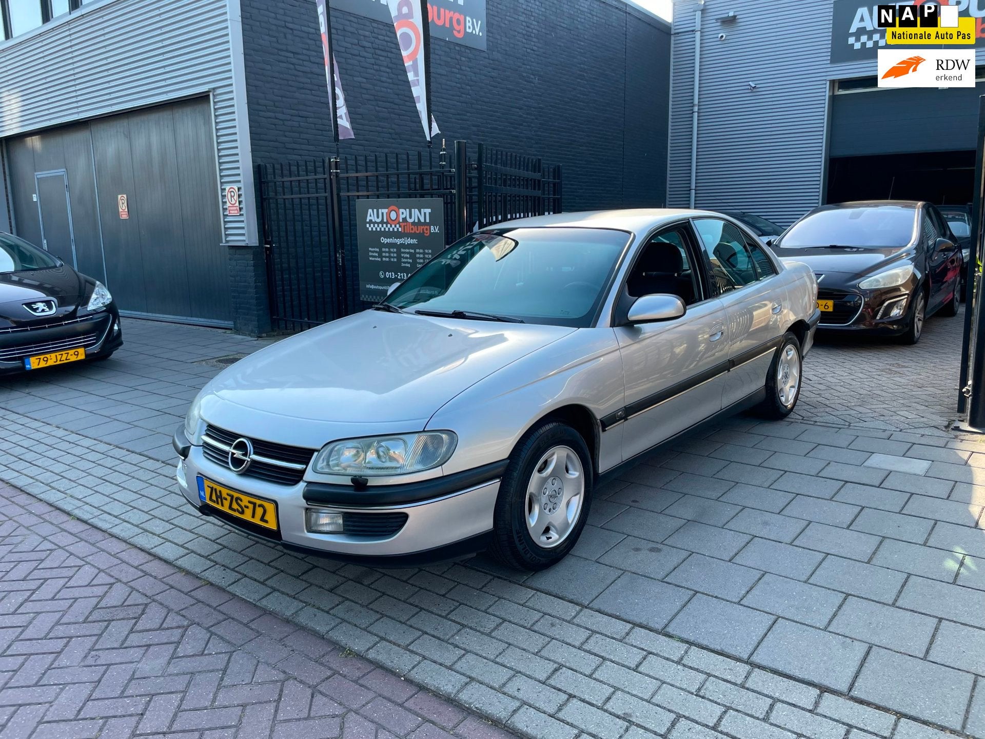 Opel Omega 2.0i-16V Sport Airco Trekhaak NAP APK, Euro 2, Gebruikt, 4 cilinders, 1435 kg