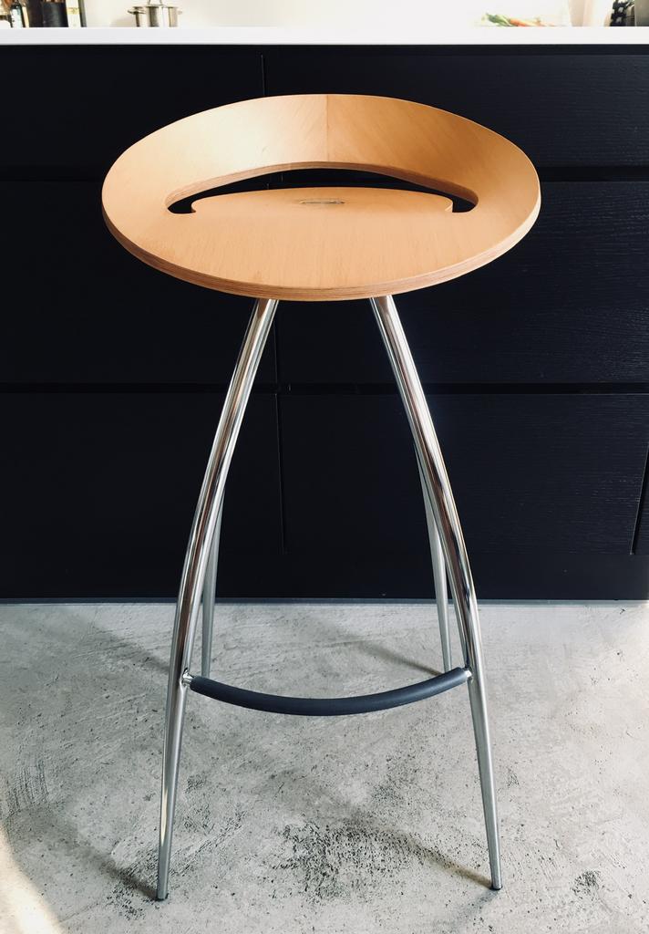 Magis Lyra barkruk hoog, beuken, ZGAN, Huis en Inrichting, Barkrukken, 60 tot 90 cm, Ophalen of Verzenden, Zo goed als nieuw, 1 kruk