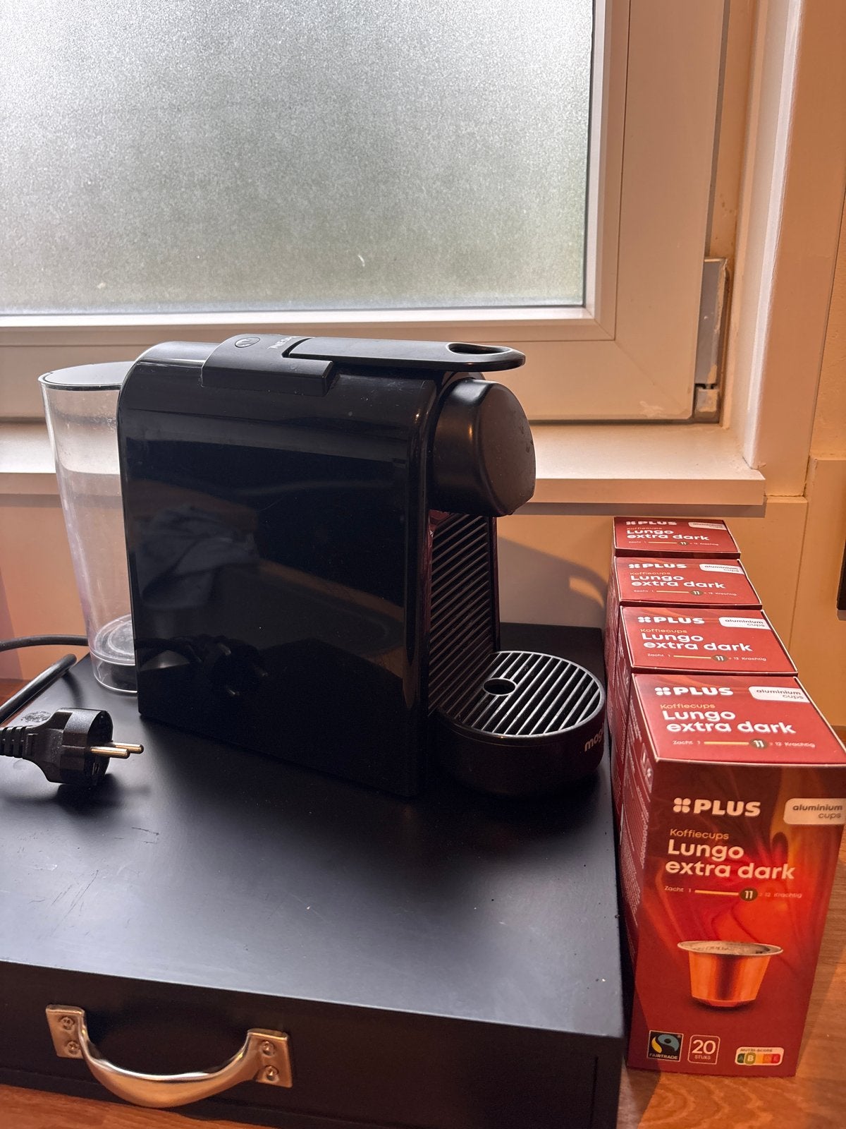 Nespresso Inissia koffiecupmachine met cups, Witgoed en Apparatuur, Koffiezetapparaten, Ophalen, Gebruikt, Koffiemachine, 1 kopje