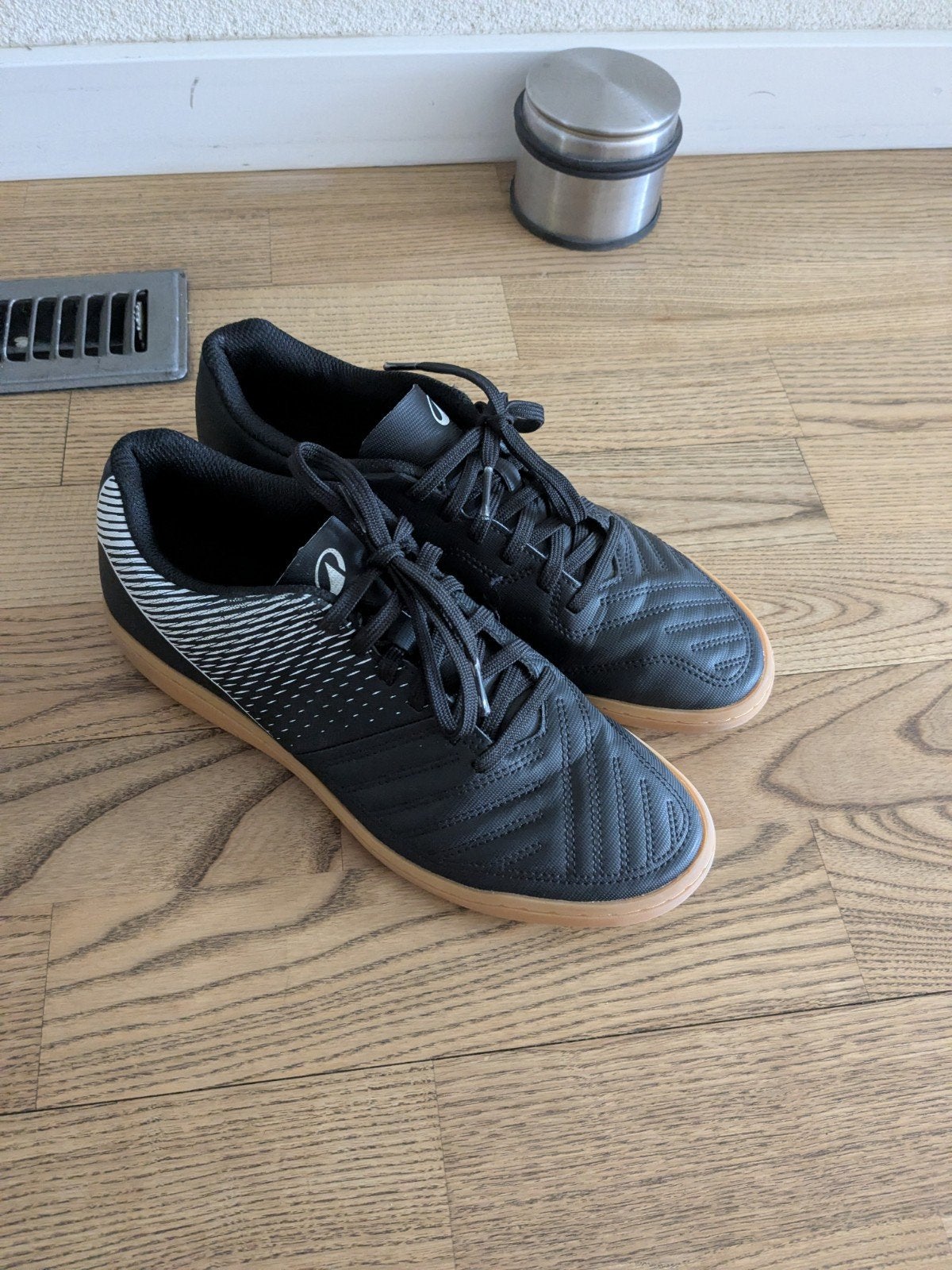 Kipsta zaalschoenen maat 40 - Zwart, Ophalen, Kipsta, Gedragen, Sportschoenen