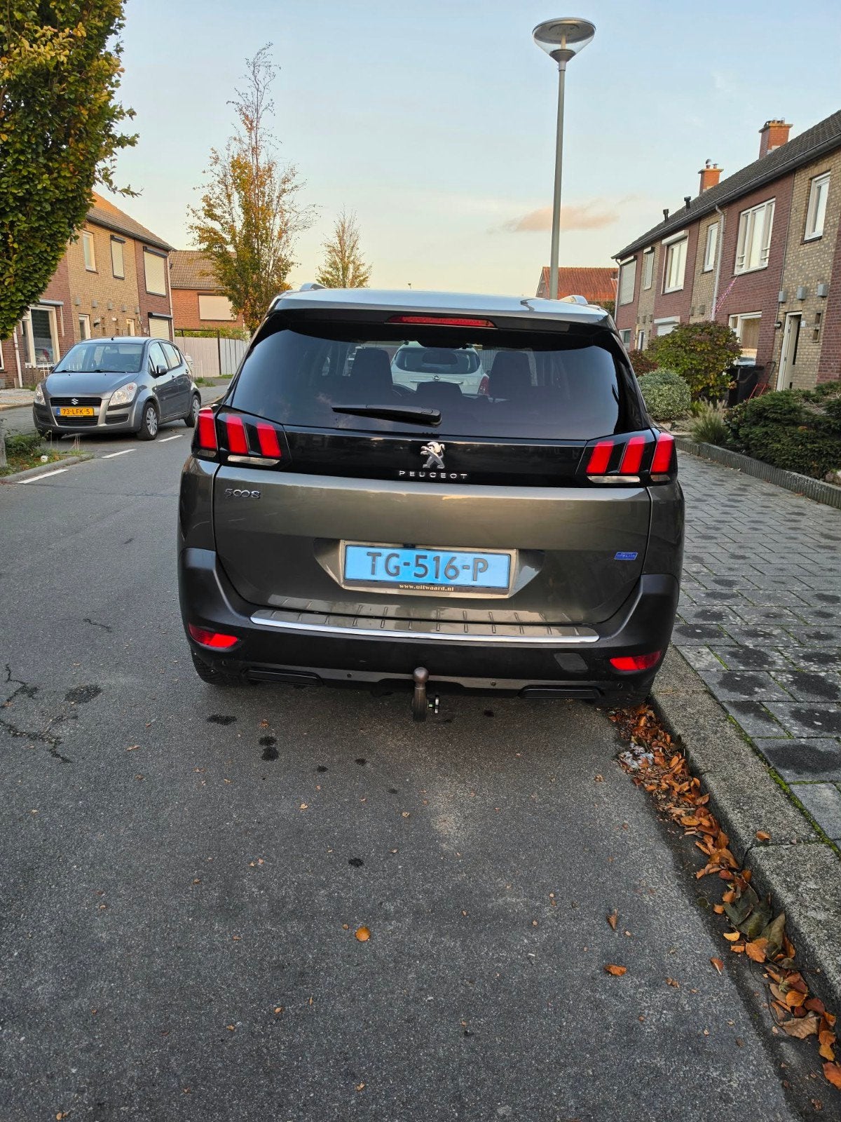 Peugeot 5008 1.6 Bluehdi 120pk S&S Eat6 2018 Grijs, 4 cilinders, 7 stoelen, 23 km/l, Origineel Nederlands