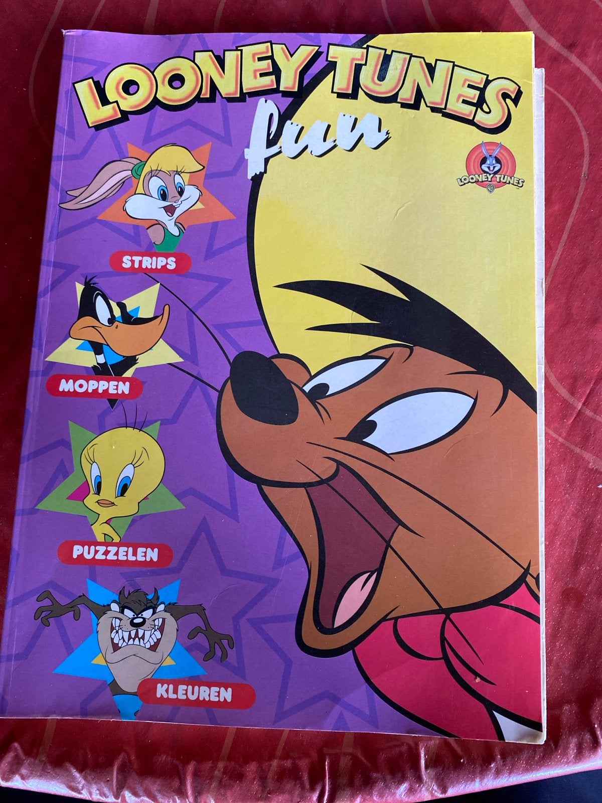 Looney Tunes Fun - Strips, moppen, puzzelen en kleuren, Eén stripboek, Ophalen of Verzenden, Zo goed als nieuw