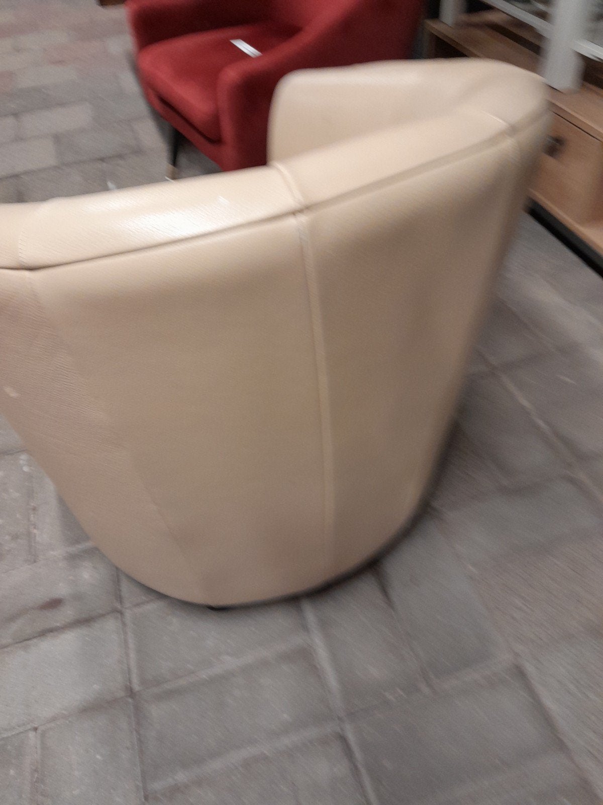 Natuzzi leren clubfauteuil crème op wieltjed, Huis en Inrichting, Ophalen, Gebruikt, Leer