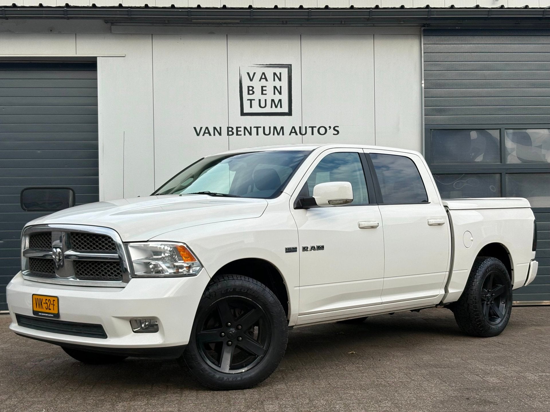 Dodge RAM 1500 SPORT 5.7 V8 HEMI 4x4 Airco Cruise YOUNGTIMER, Auto's, Automaat, Gebruikt, 5654 cc, Wit