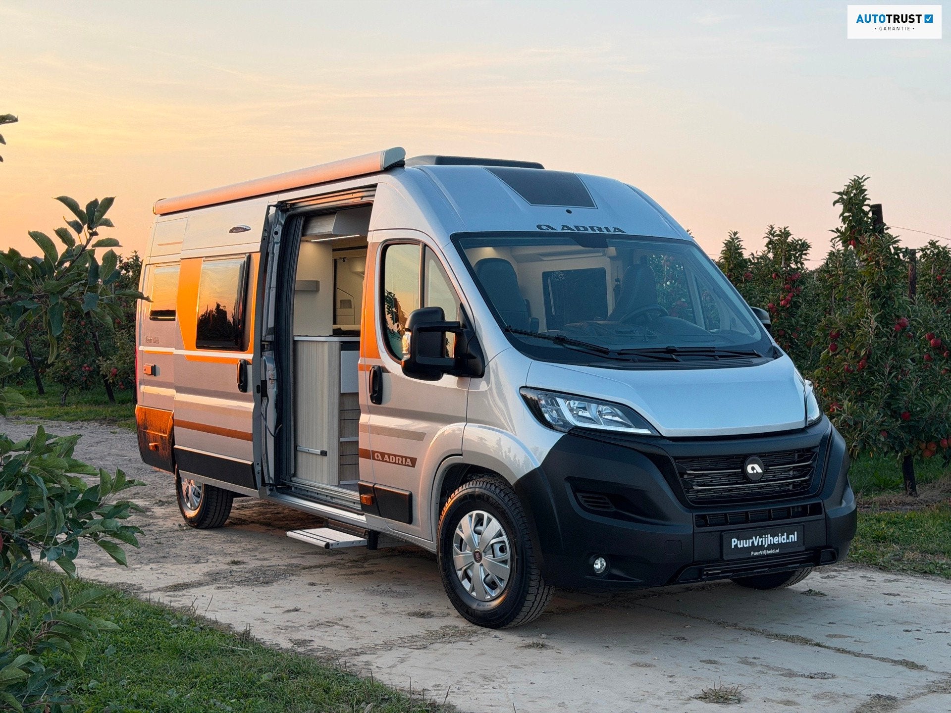Adria Twin 640 Automaat Trekhaak / Luifel / 2 accu's / Camer, Automaat, Buscamper of Camperbus, 6 tot 7 meter, Bedrijf