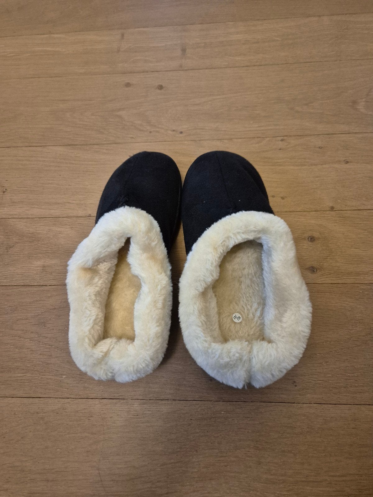 Comfortabele zwarte pantoffels met bont, maat 40/41, Ophalen, Nieuw, Zwart, Pantoffels of Sloffen