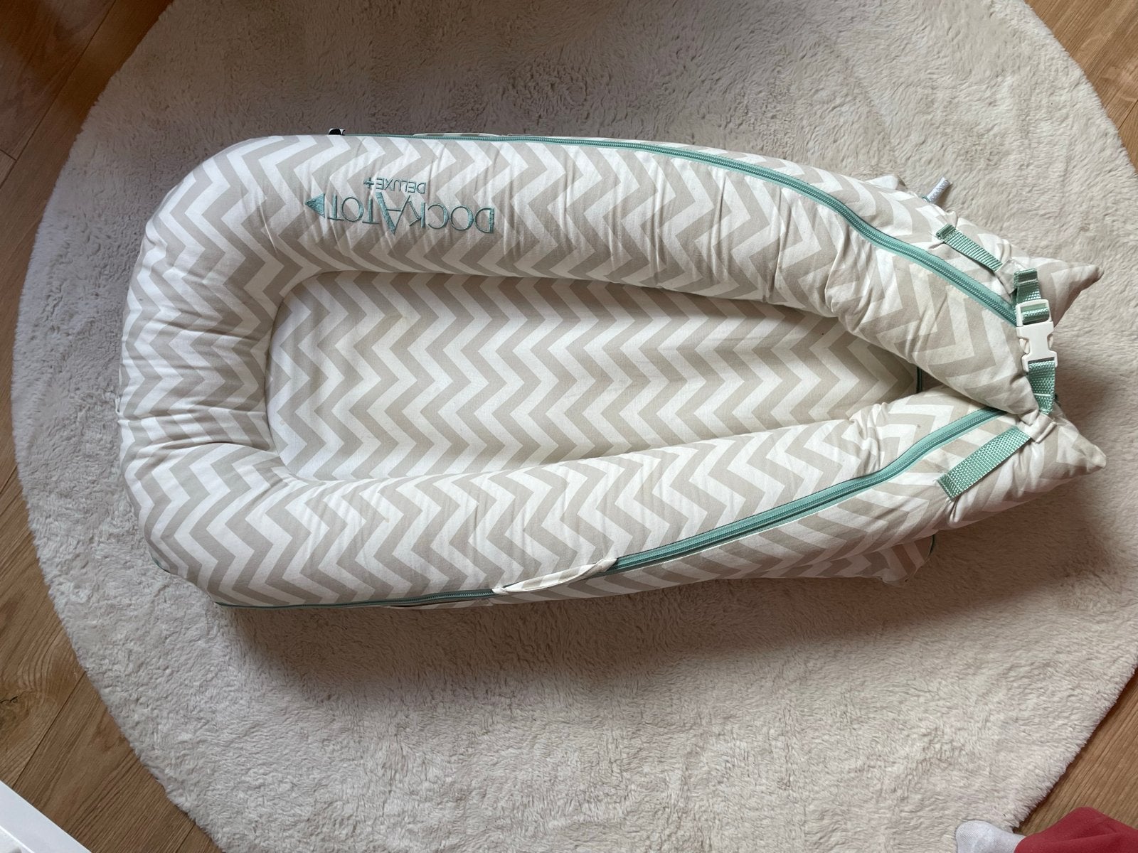 DockATot Deluxe+ babynestje - Zo goed als nieuw, Kinderen en Baby's, Babywiegjes en Ledikanten, Ophalen of Verzenden, Zo goed als nieuw