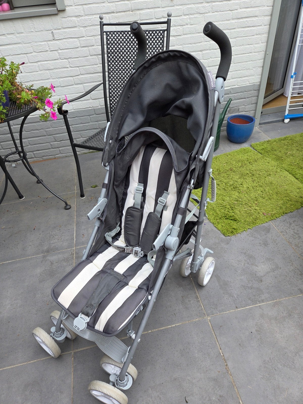 Buggy grijs met witte streep - Slechts 3x gebruikt, Ophalen, Zo goed als nieuw, Overige merken, Zonnekap