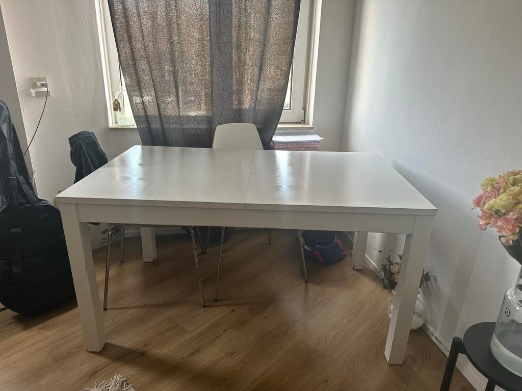 Witte eettafel, uitschuifbaar, met 4 stoelen, Huis en Inrichting, Tafels | Eettafels, Gebruikt, 50 tot 100 cm, 100 tot 150 cm