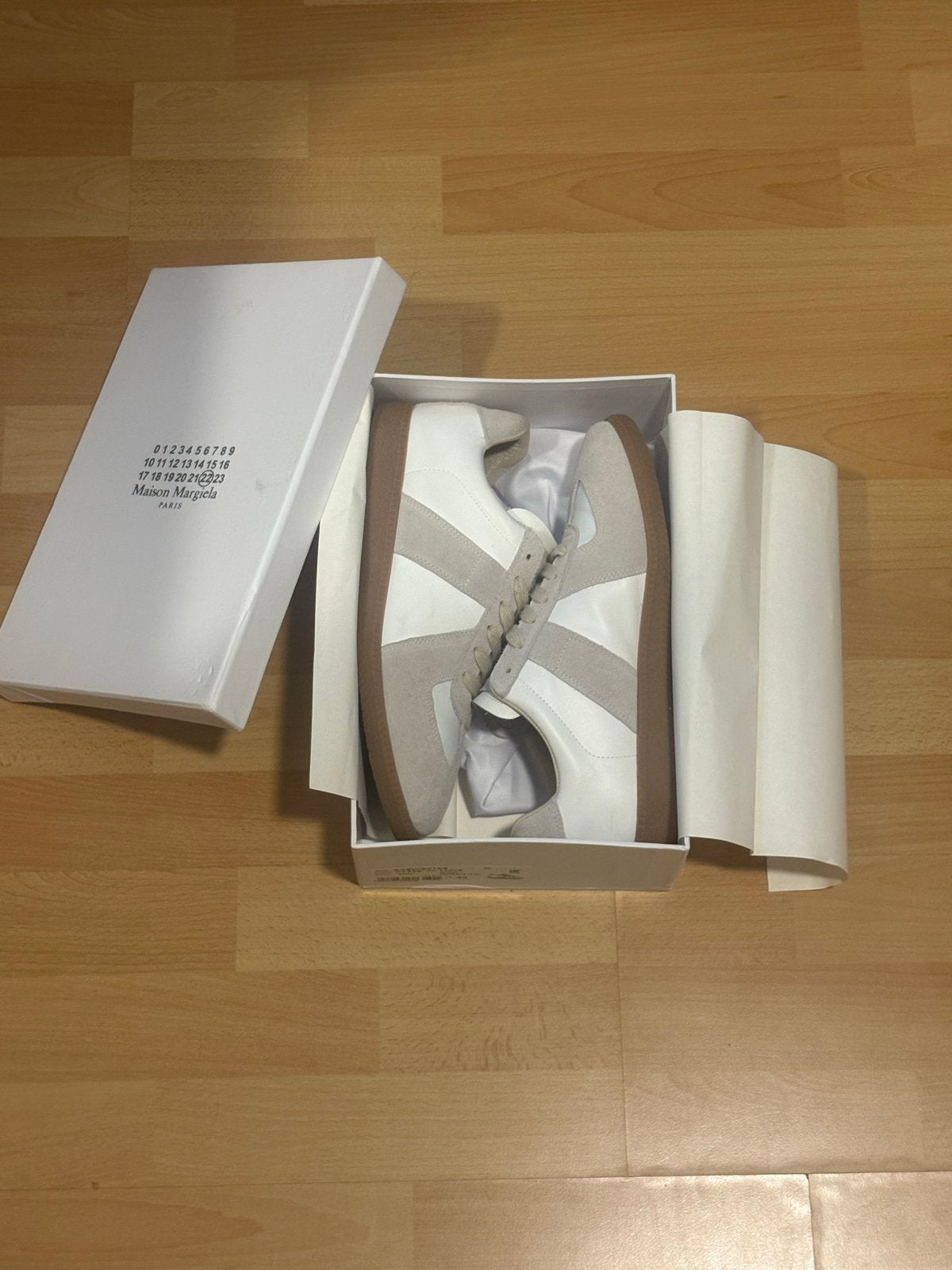 Maison Margiela GATS Sneakers - Maat 43 - Beige/Wit, Kleding | Heren, Wit, Nieuw, Ophalen of Verzenden, Sneakers of Gympen