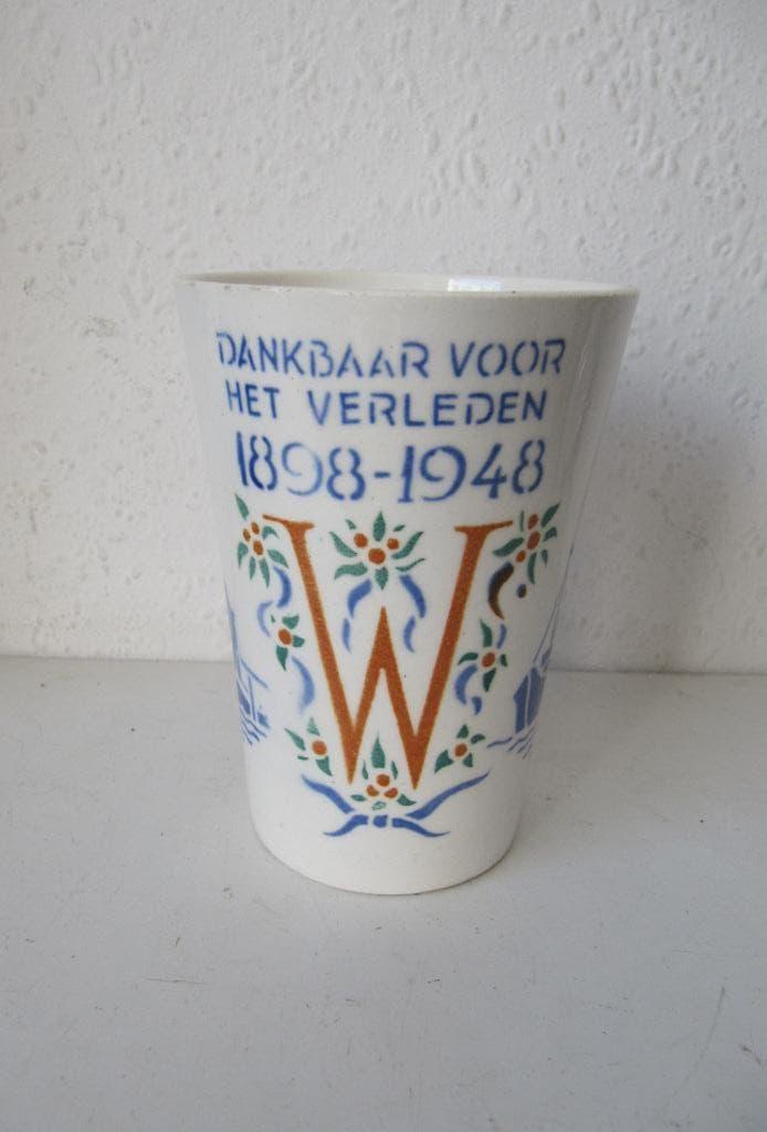 Koninklijk huis Beker Wilhelmina 1898-1948, Verzamelen, Koninklijk Huis en Royalty, Ophalen of Verzenden, Gebruikt, Overige typen