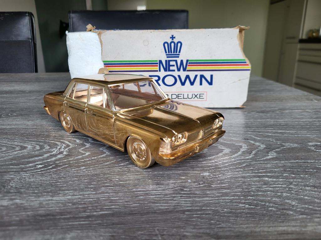 Toyota Crown sigarettenhouder schaal 1:18, Ophalen of Verzenden, Zo goed als nieuw, Overige merken