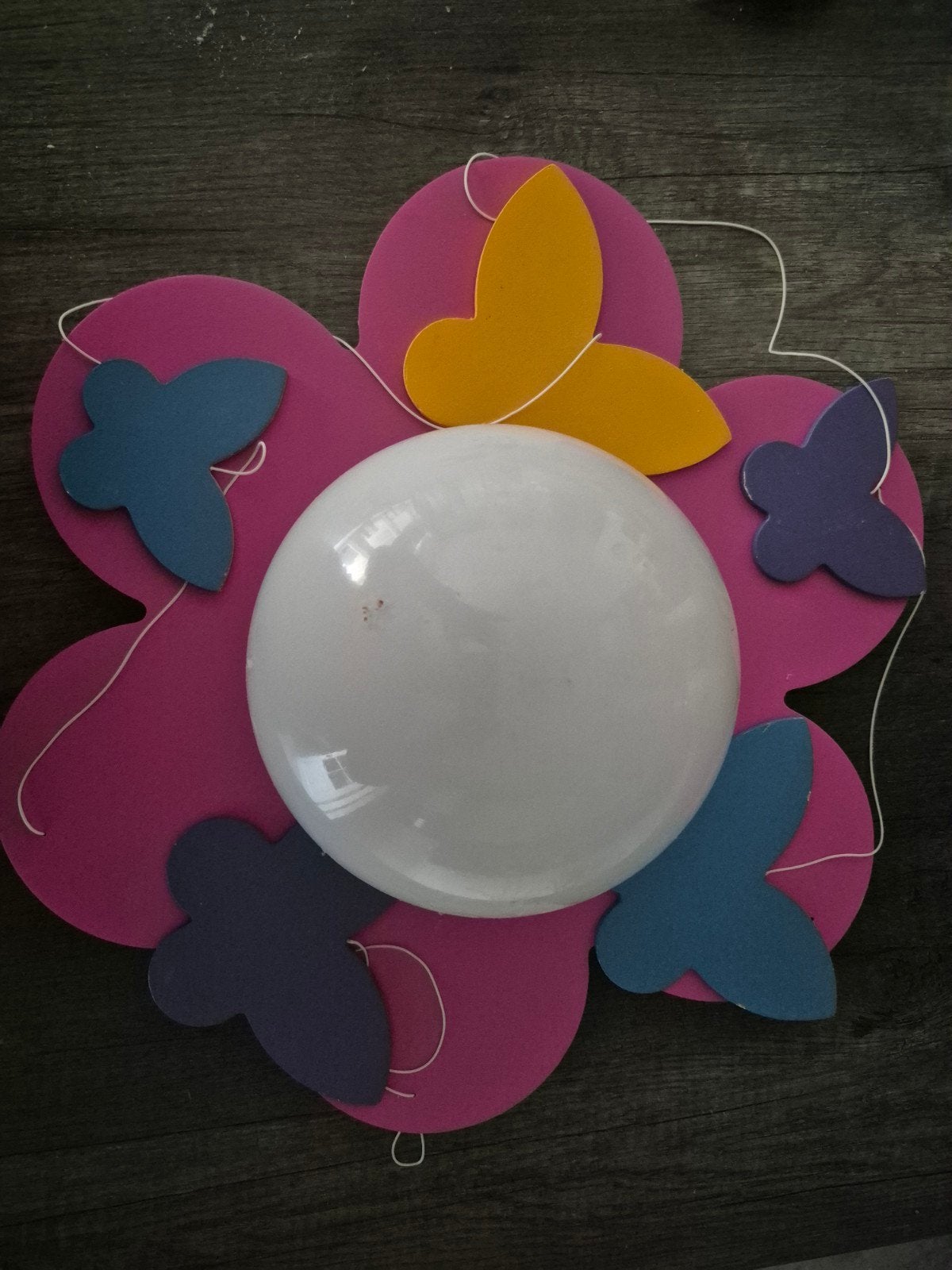 Leuke kinderlamp met vlinders - roze/paars/geel/blauw, Gebruikt, Overige merken, Ophalen of Verzenden, Ophangbaar