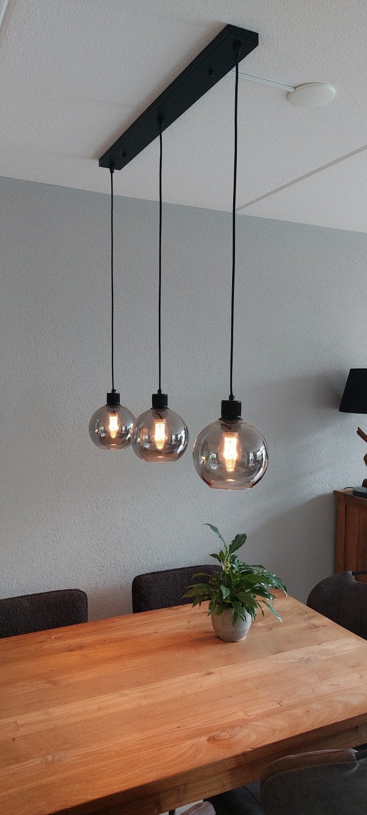 Hanglamp met 3 glazen bollen., Ophalen, Gebruikt, Glas, E27 (groot)