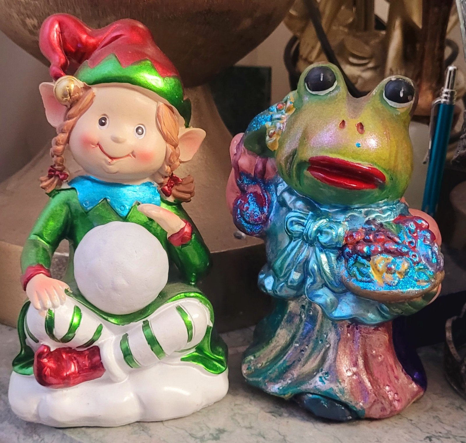 Kerstelf en Kikker Beeldjes - Decoratieve Set, Ophalen, Meerkleurig, Overige stijlen, Zo goed als nieuw
