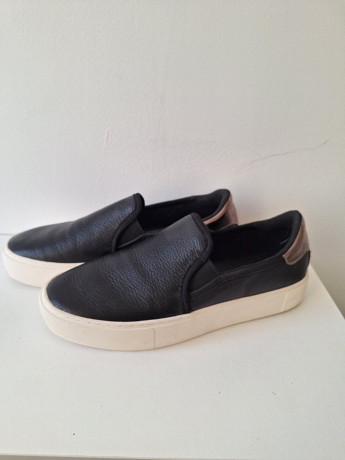 Uggs instappers maat 39, zgan!, Kleding | Dames, Schoenen, UGG, Ophalen of Verzenden, Zo goed als nieuw, Instappers