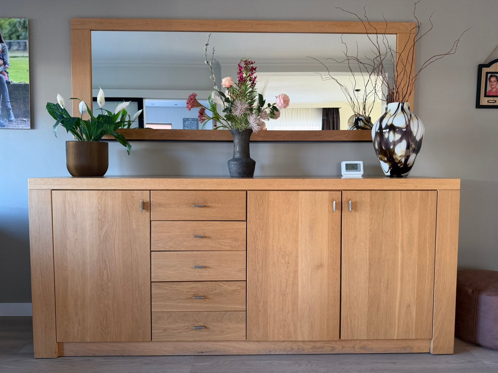 Dressoir - modern massief eiken (met bijpassende spiegel), Huis en Inrichting, Ophalen, Modern, licht eiken, Eikenhout, Met lade(s)
