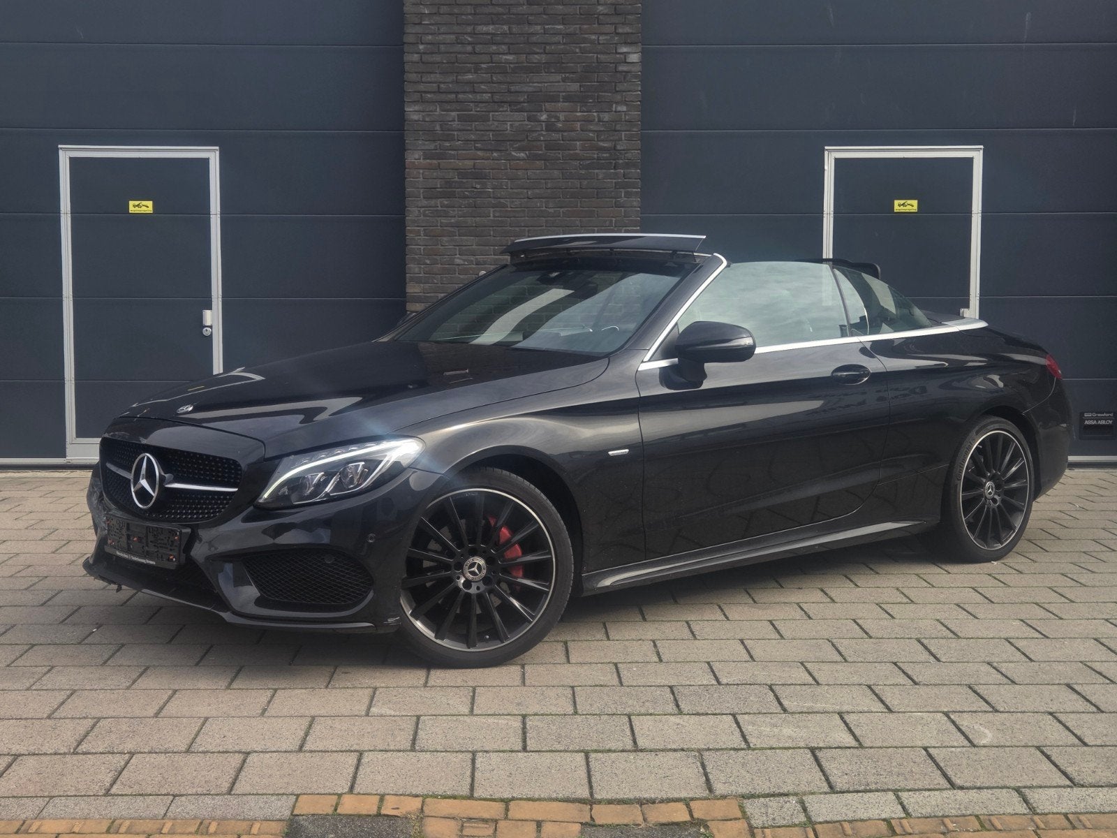 Mercedes C200 Cabriolet 4-matic Amg Zwart 2017 Aut LED Sfeer, Zwart, Ophalen of Verzenden, Benzine