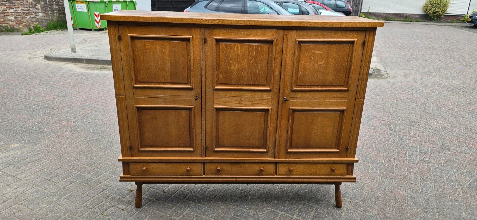 Massief eiken dressoir met 3 deuren en 3 lades, Antiek en Kunst, Ophalen