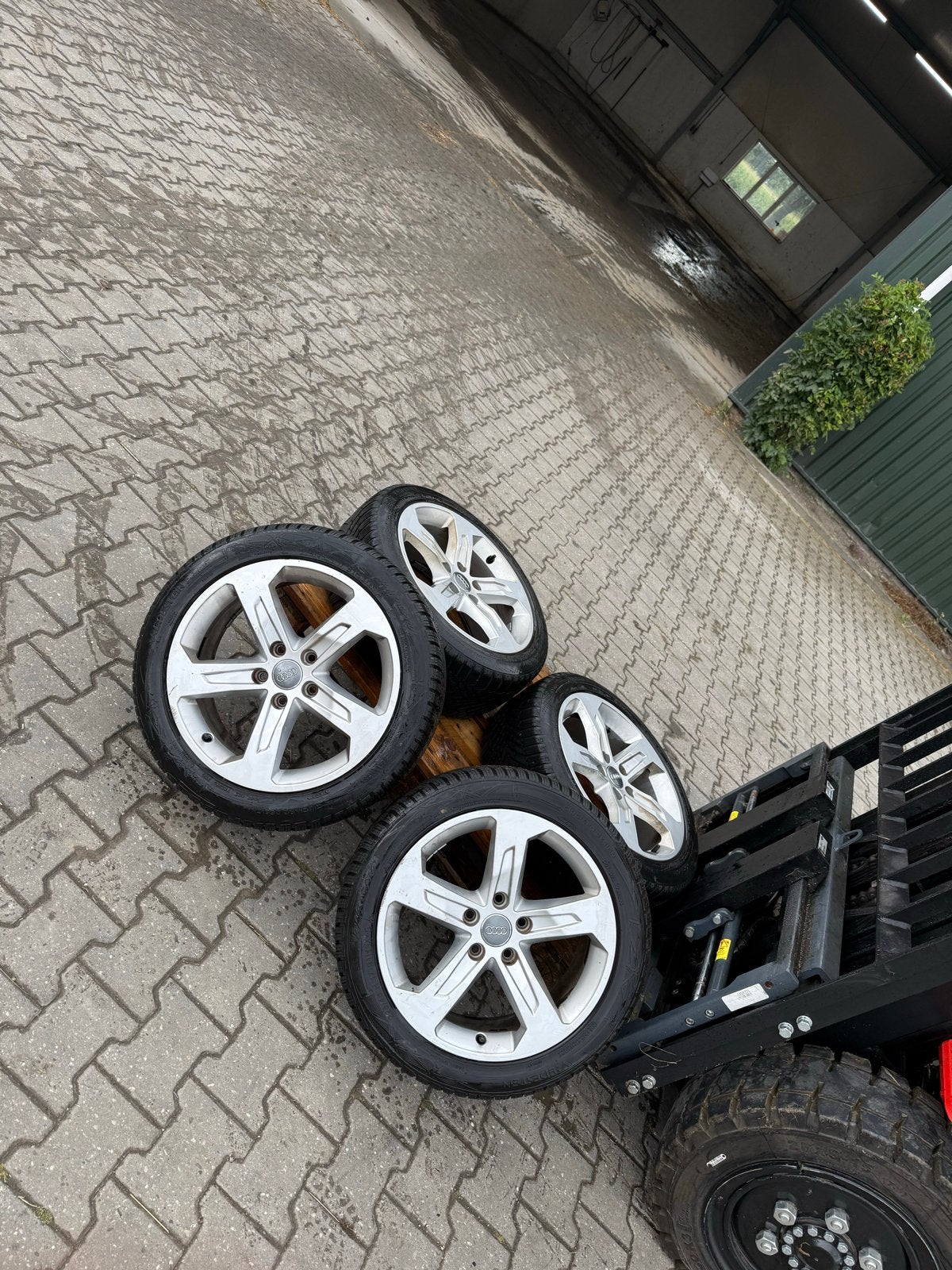 Originele Audi velgen met winterbanden (2x nieuw), Ophalen, Gebruikt, Banden en Velgen, 17 inch