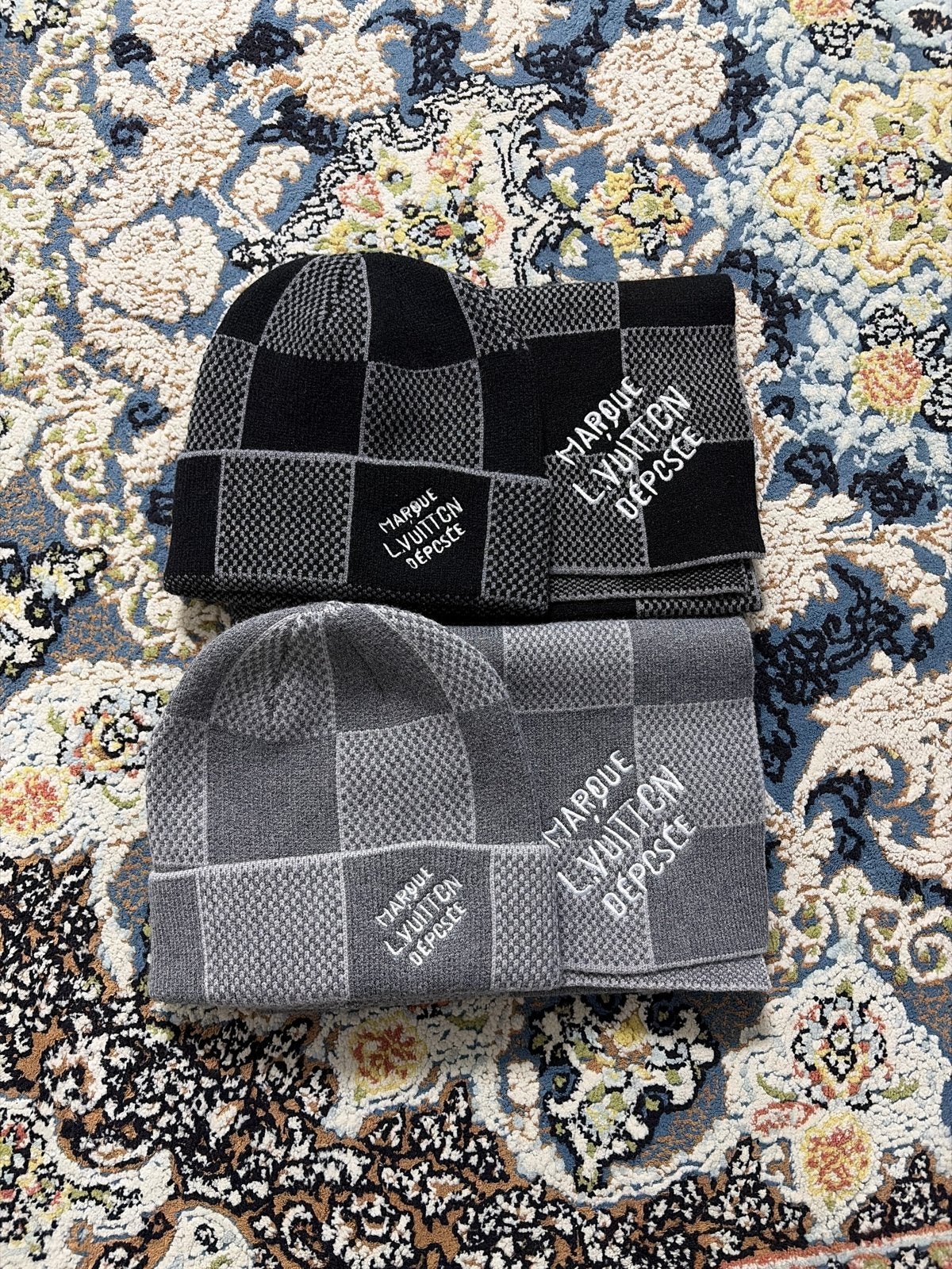 Gloednieuwe Muts & Sjaal Sets - Diverse Kleuren, Kleding | Dames, Mutsen, Sjaals en Handschoenen, Ophalen of Verzenden, Nieuw
