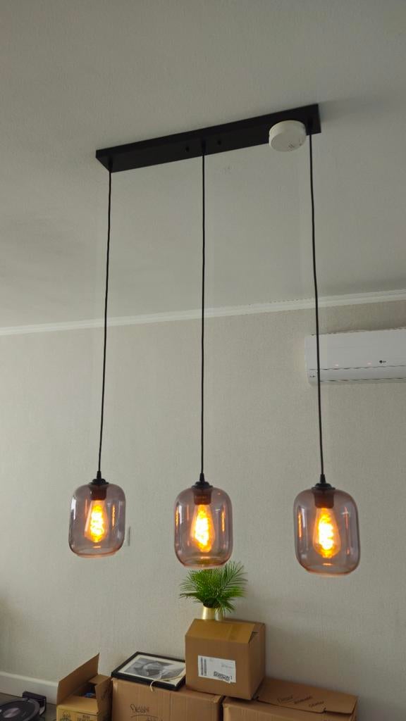 Hanglamp met 3 glazen kappen - Modern design, Huis en Inrichting, Lampen | Hanglampen, Gebruikt, Modern, industrieel, Ophalen of Verzenden