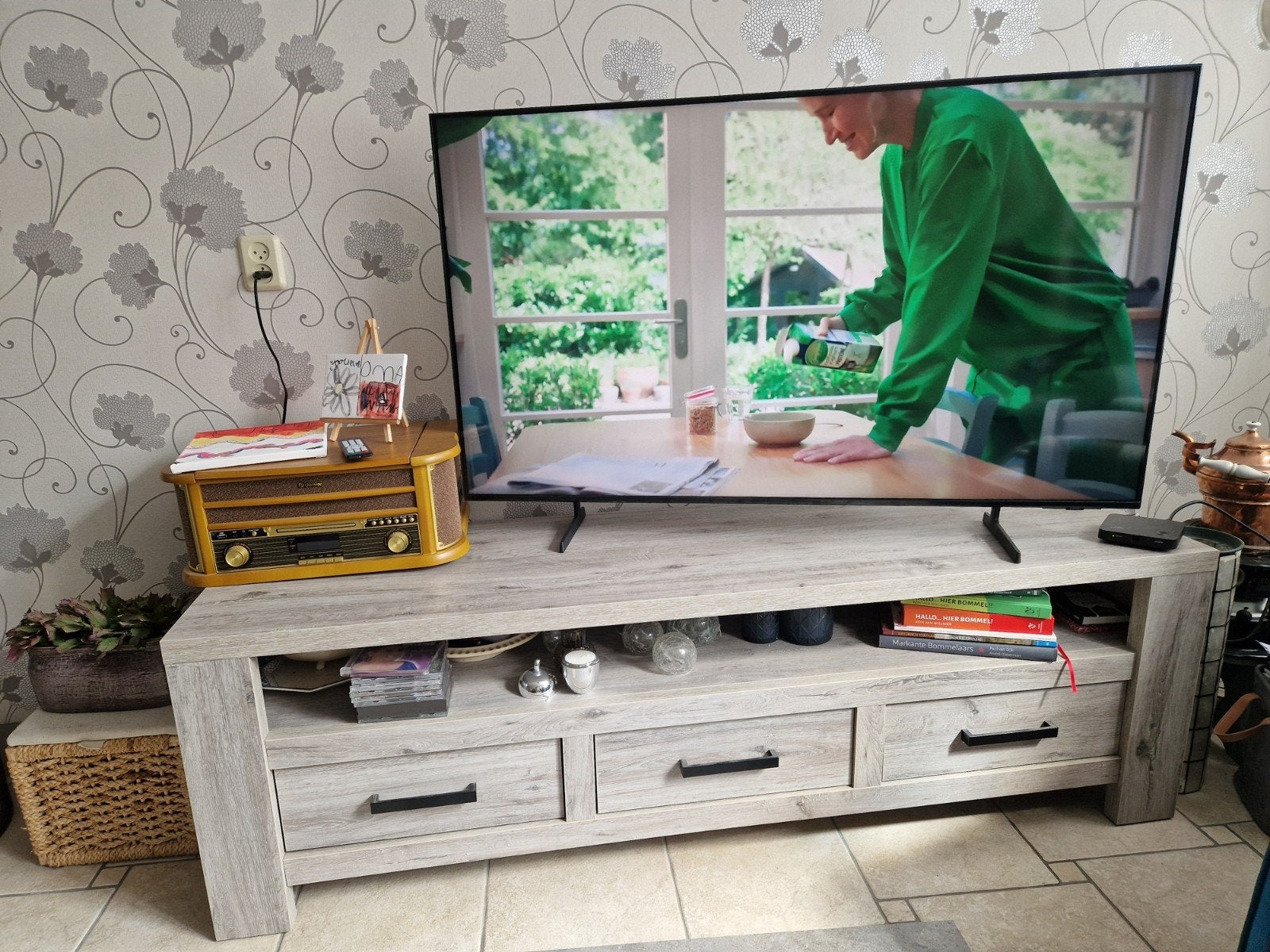complete houten meubelset en 8 stoelen op wieltjes, Ophalen