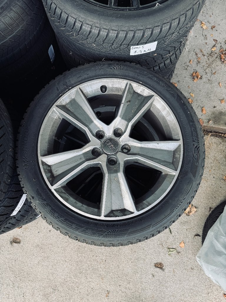 Winterset OEM Audi Q2 18" Hankook i*Cept Evo3 215/50R18, Ophalen, 18 inch, Banden en Velgen, Winterbanden