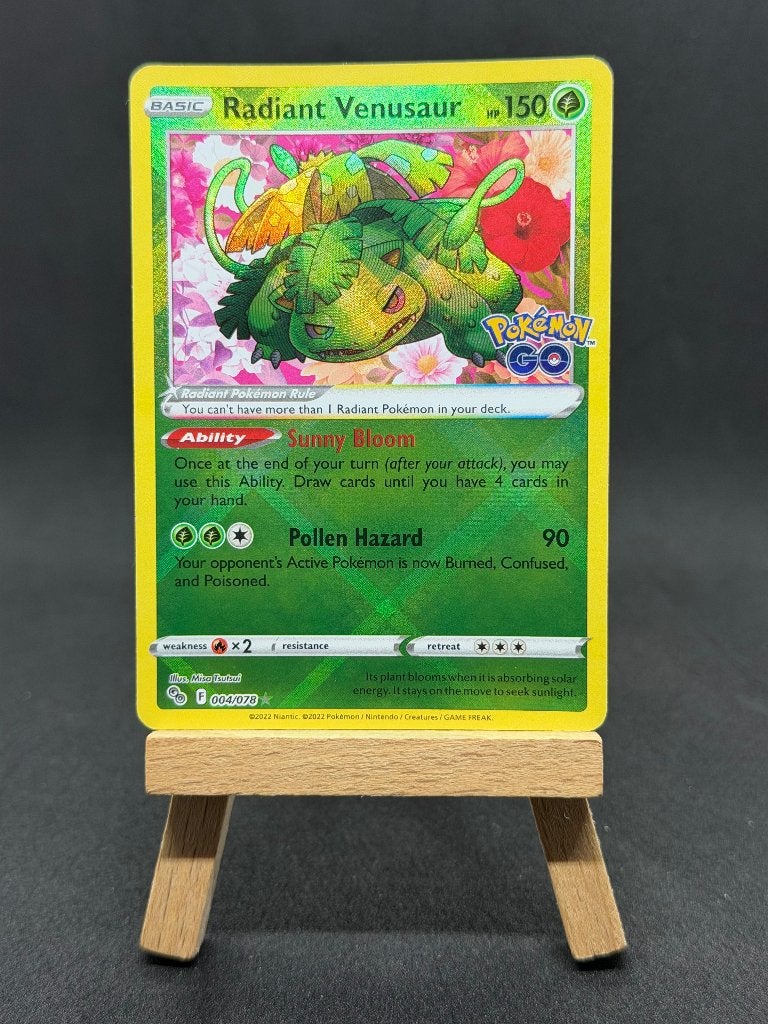 Pokémon TCG Radiant Venusaur PGO 4 | Radiant Rare, Ophalen of Verzenden, Zo goed als nieuw, Losse kaart, Foil