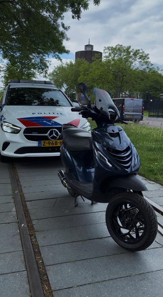 Piaggio Zip Full Option 50cc SP voorvork, Fietsen en Brommers, Scooters | Piaggio, Zo goed als nieuw, Zip, Benzine, Ophalen