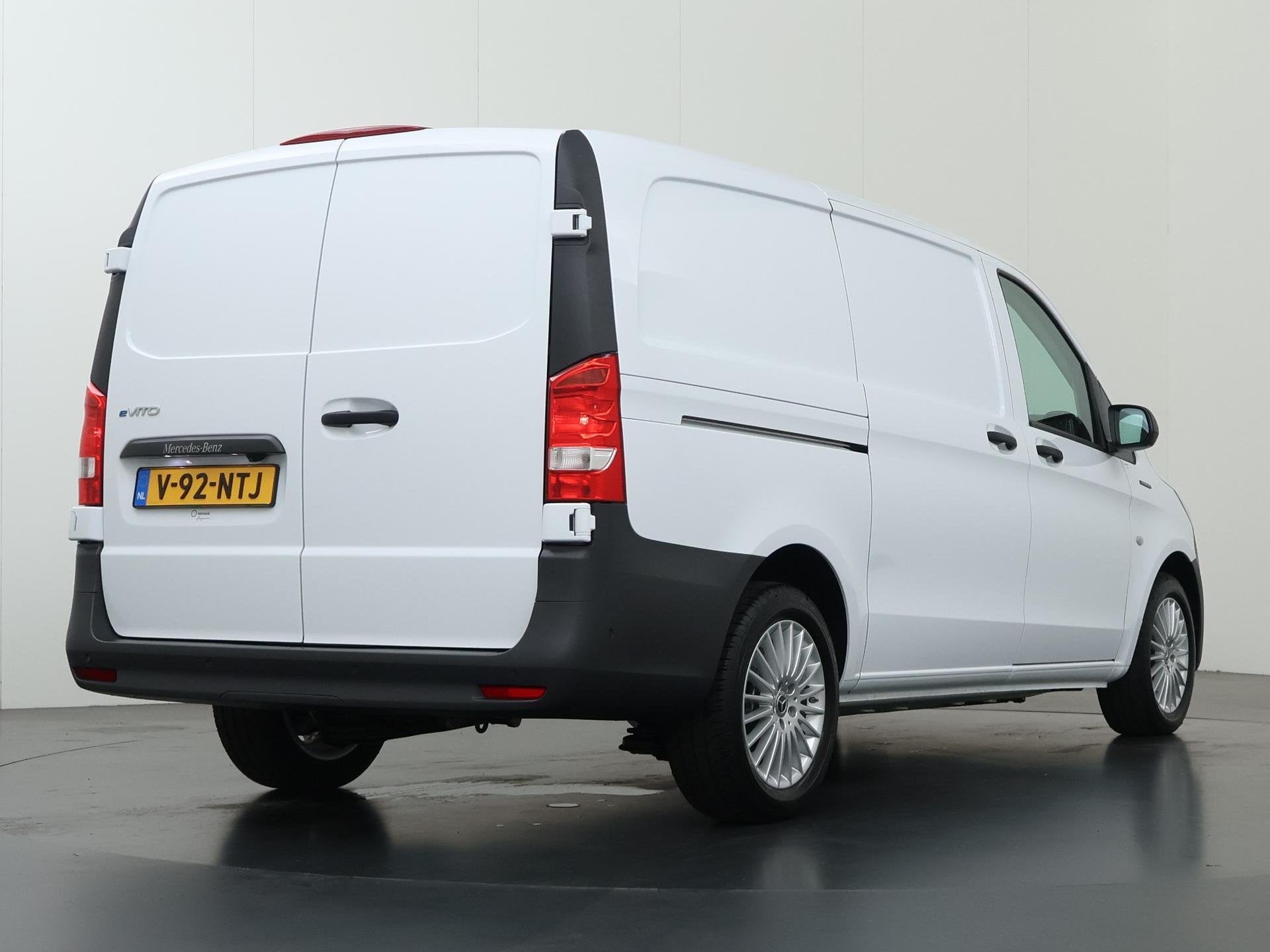 Mercedes-Benz eVito 112 Bestelwagen L2 66 kWh | Navigatie |, Auto's, Stof, 116 pk, Wit, 2185 kg