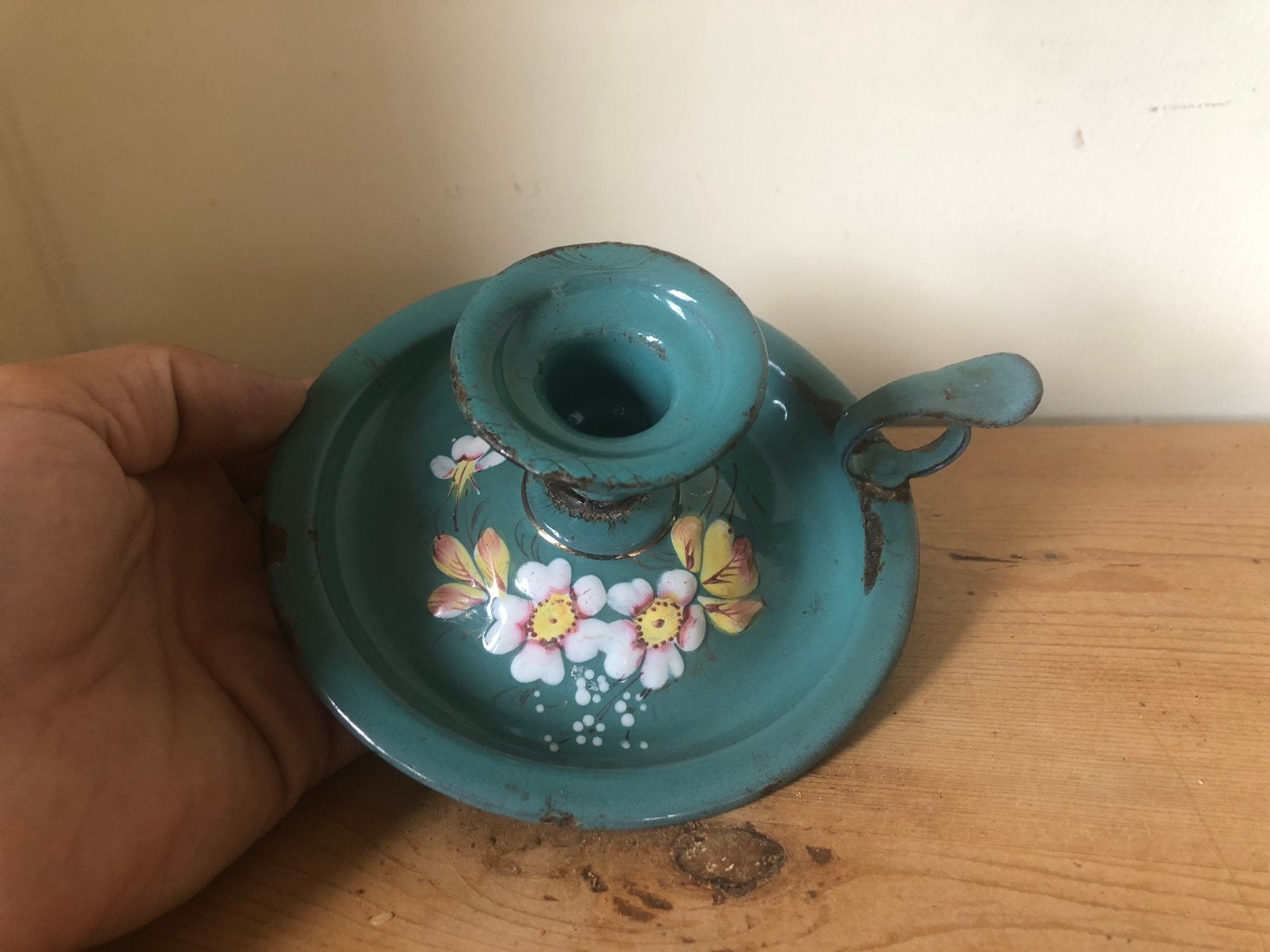 Antieke Blaker – Groenige Kleur met Dik Opgelegde Bloemen, Ophalen of Verzenden