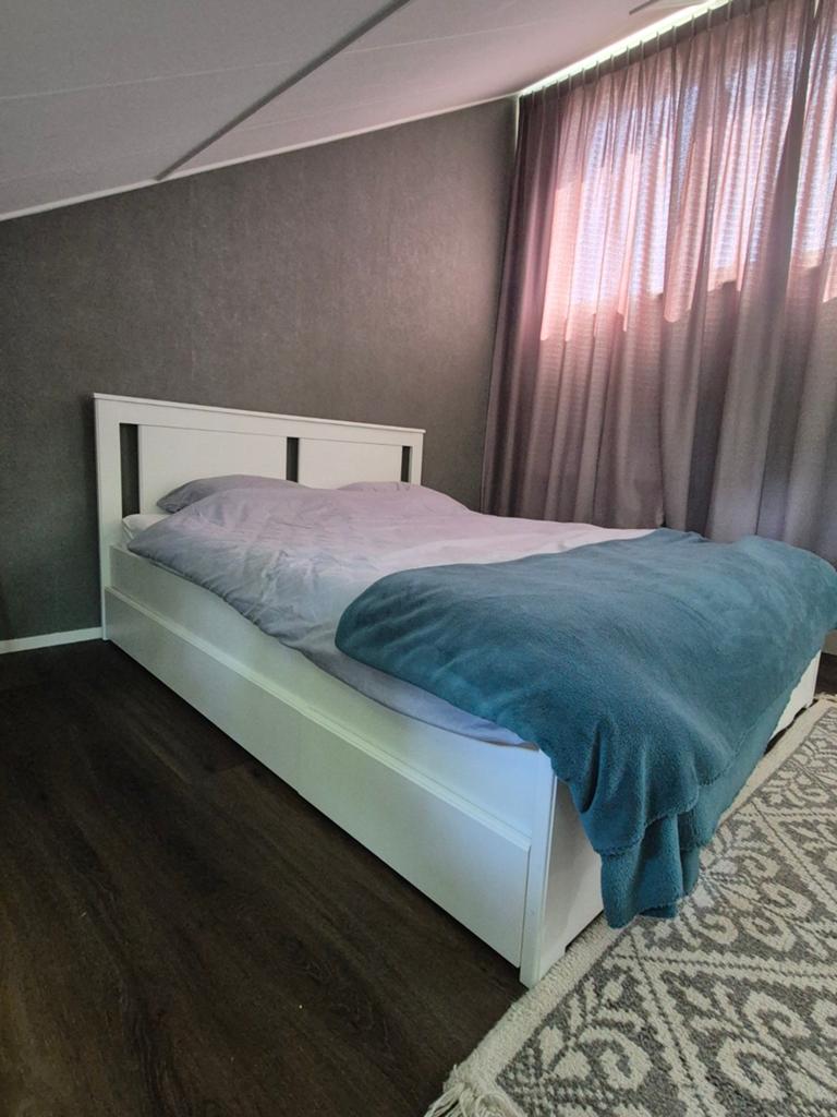 IKEA songesand bed met Morgedal matras (160x200 cm), Ophalen, Gebruikt, Wit, Tweepersoons