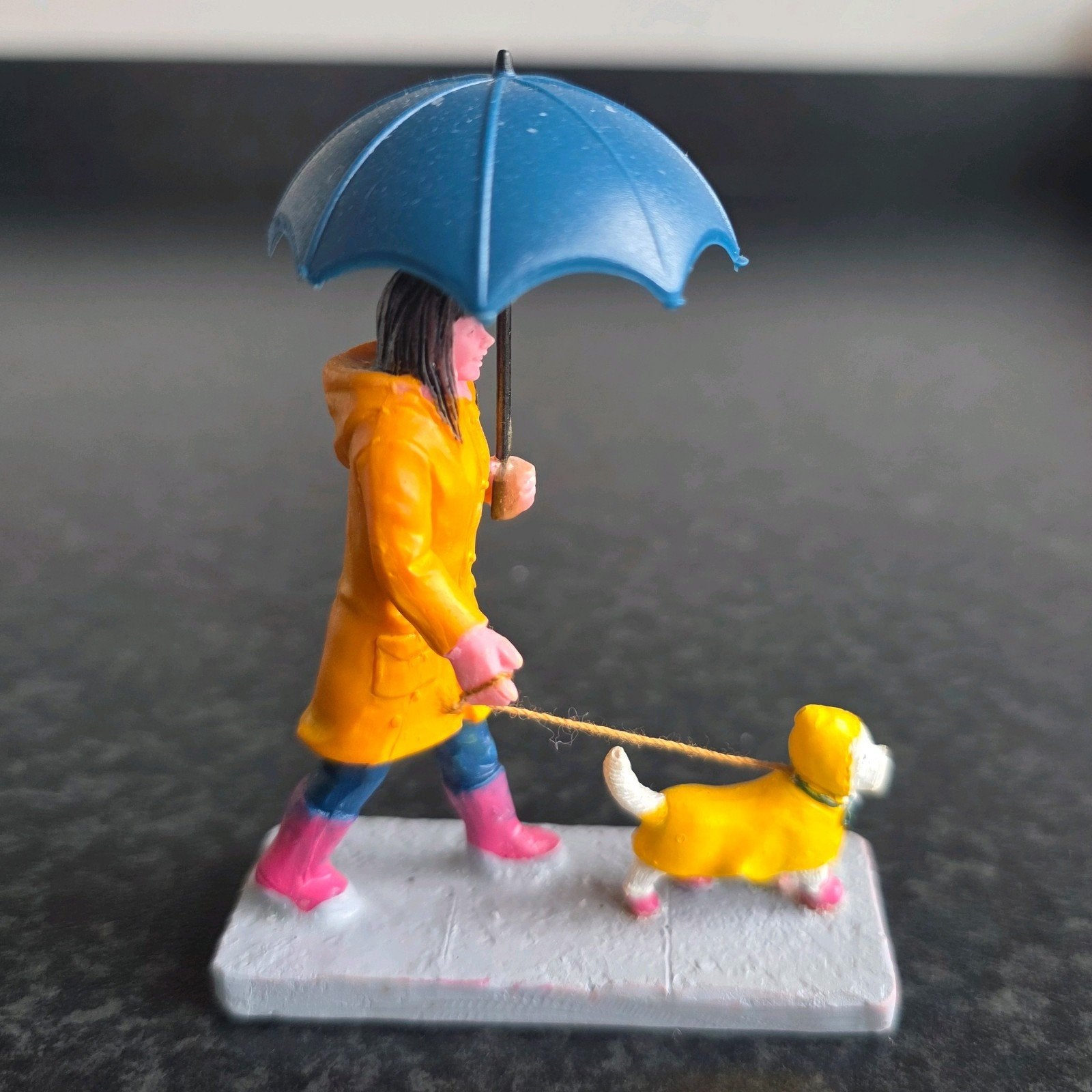 Lemax Retired walking in the Rain Kerstdorp figuur, Diversen, Ophalen, Zo goed als nieuw