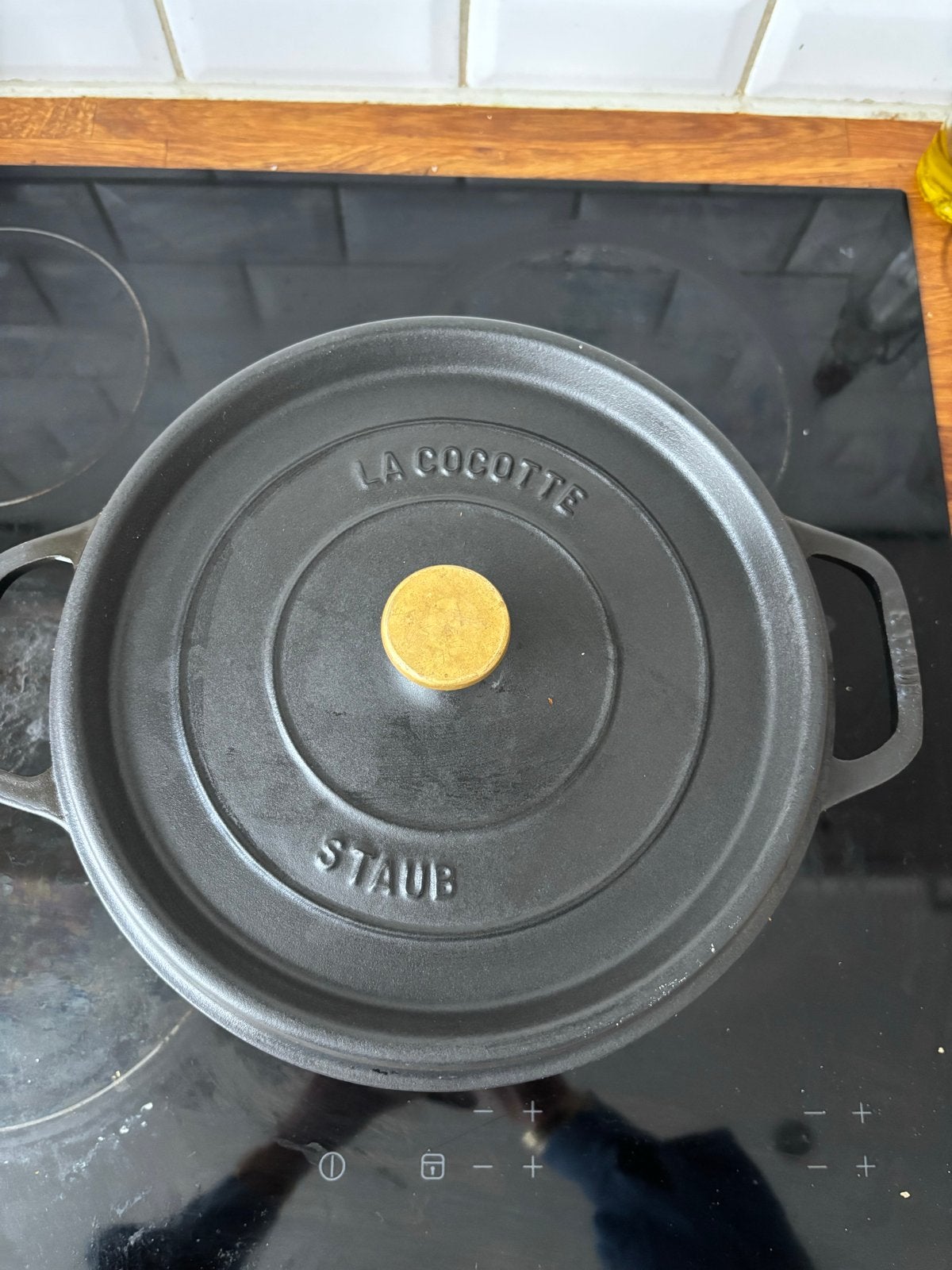Staub La Cocotte Gietijzeren Braadpan 26cm, Ophalen, Gebruikt, Met deksel, Overige merken