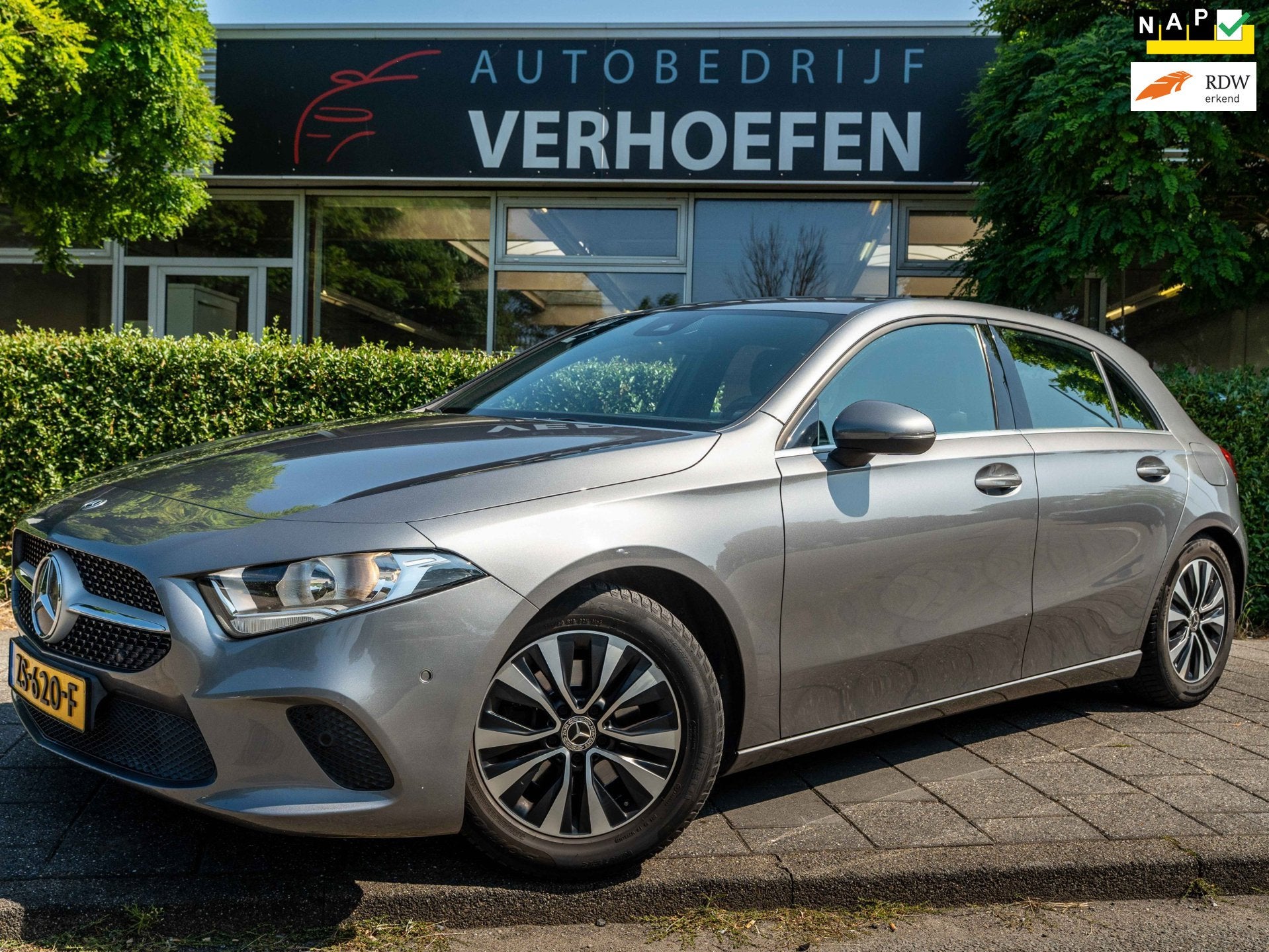 Mercedes-Benz A-klasse 180 Business Solution - ADAPTIVE / LA, Auto's, Dealer onderhouden, 136 pk, Gebruikt, 4 cilinders