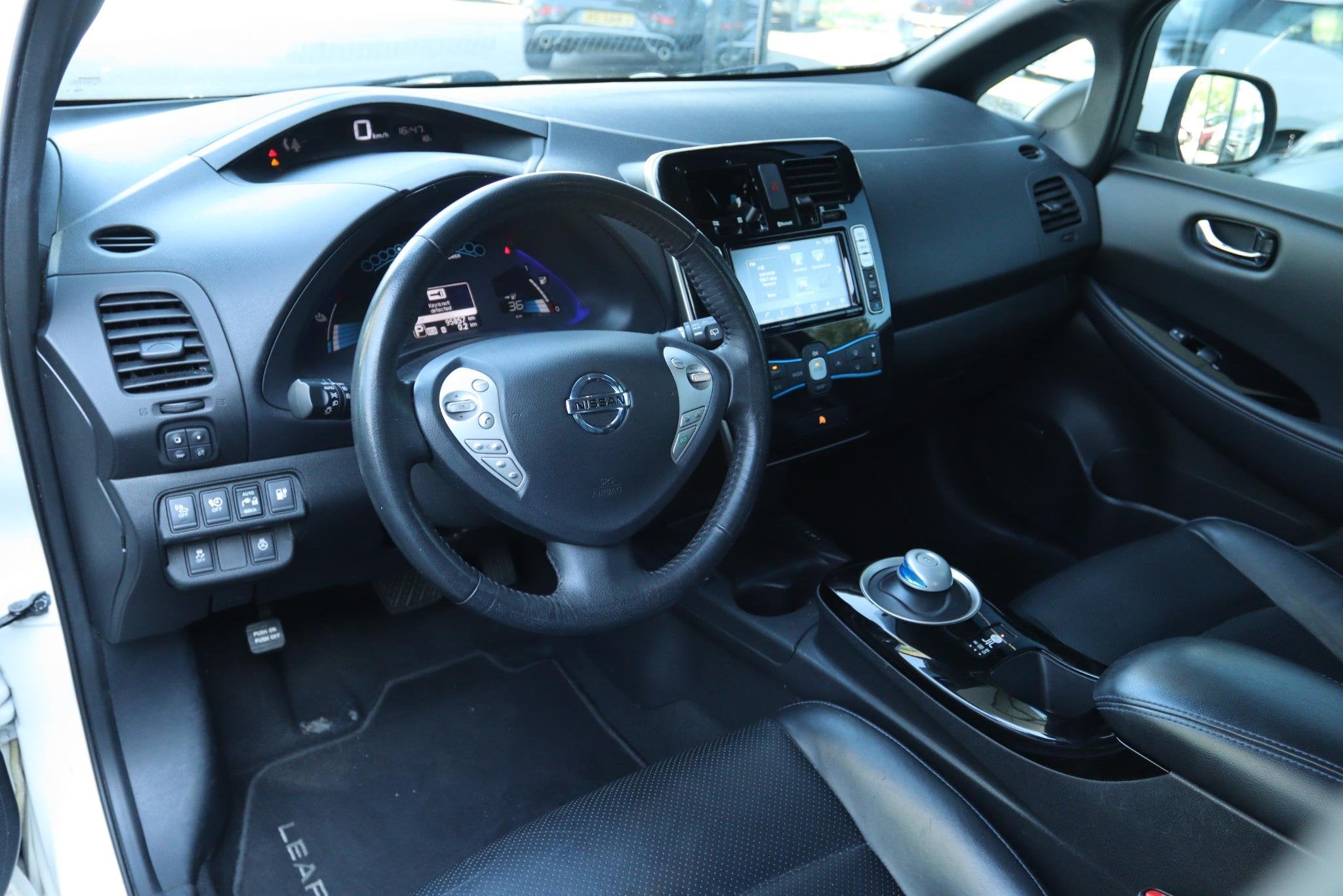 NISSAN LEAF TEKNA 30 KWH | LEDER | 360 CAMERA | KEY-LESS | N, Gebruikt, Wit, Leder, 30 kWh