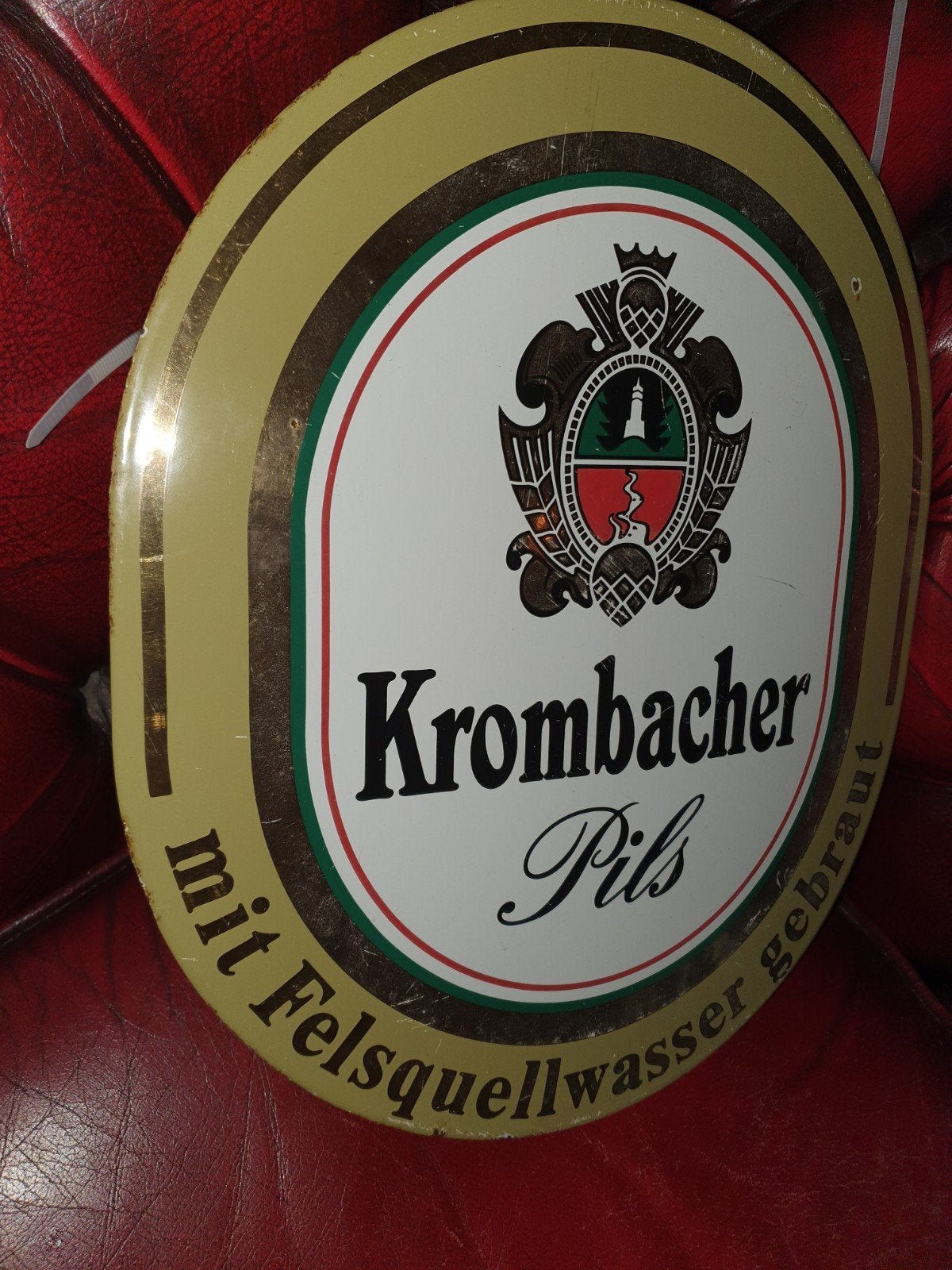 Emaillen reclamebord Krombacher, Verzamelen, Verzenden, Gebruikt, Reclamebord, Plaat of Schild, Overige merken