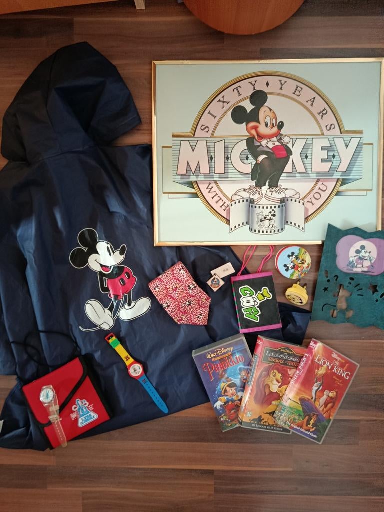 Walt Disney bundel pluche poster vhs horloges poncho etc., Ophalen, Nieuw, Versiering, Verjaardag