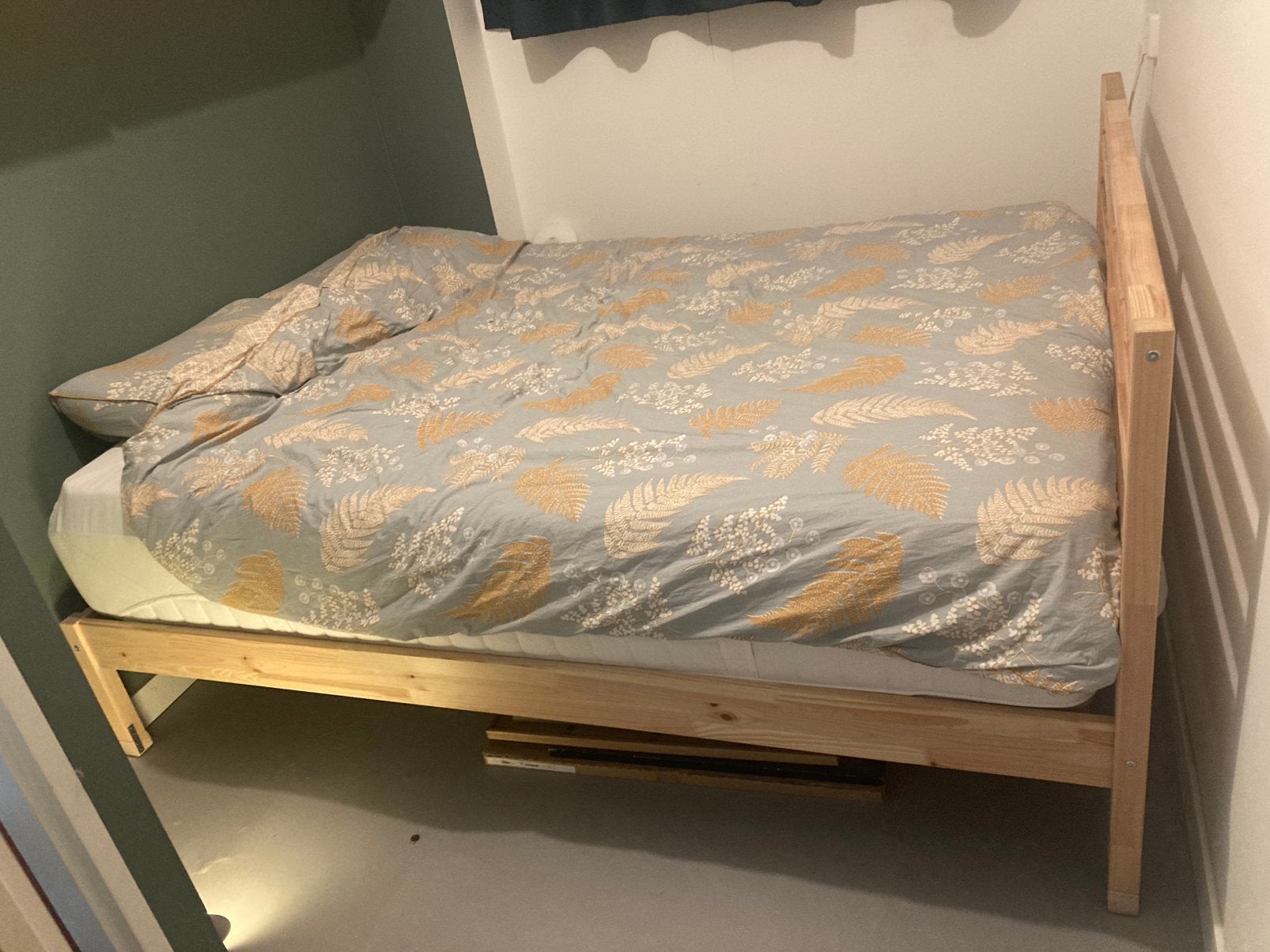 Houten IKEA TARVA bed 160x200 incl. lattenbodem, Ophalen, Tweepersoons, Zo goed als nieuw, 200 cm