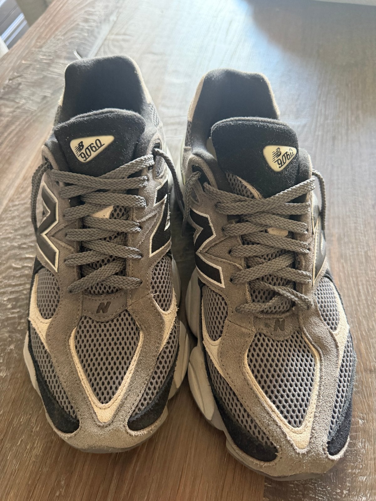 New Balance 9060 Sneakers - Grijs/Zwart, Kleding | Heren, Schoenen, Ophalen of Verzenden, Zo goed als nieuw, Overige kleuren, Sneakers of Gympen
