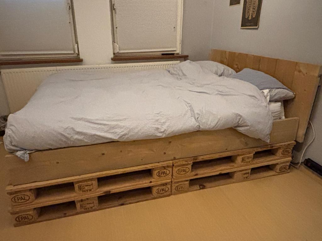 Twijfelaar pallet bed 160 cm breed x 223 lamg, Ophalen, Gebruikt, Twijfelaar, 160 cm