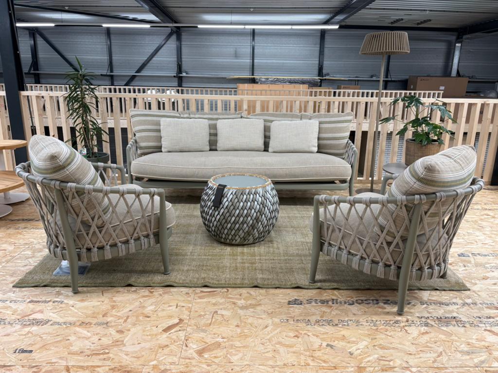 B&b “Italia Erica“ lounge set 1 sofa + 2 lounge chairs, Info@micheldethouars.nl, 9723 CA, Ophalen of Verzenden, B&b italia