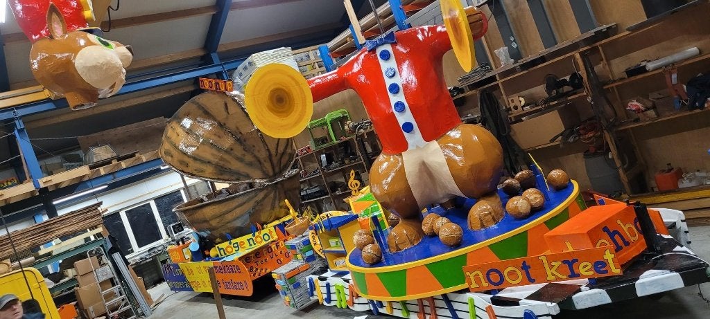 Carnavalswagen Muzieknoten allergie (helemaal compleet), Ophalen, Zo goed als nieuw, Feestartikel, Carnaval