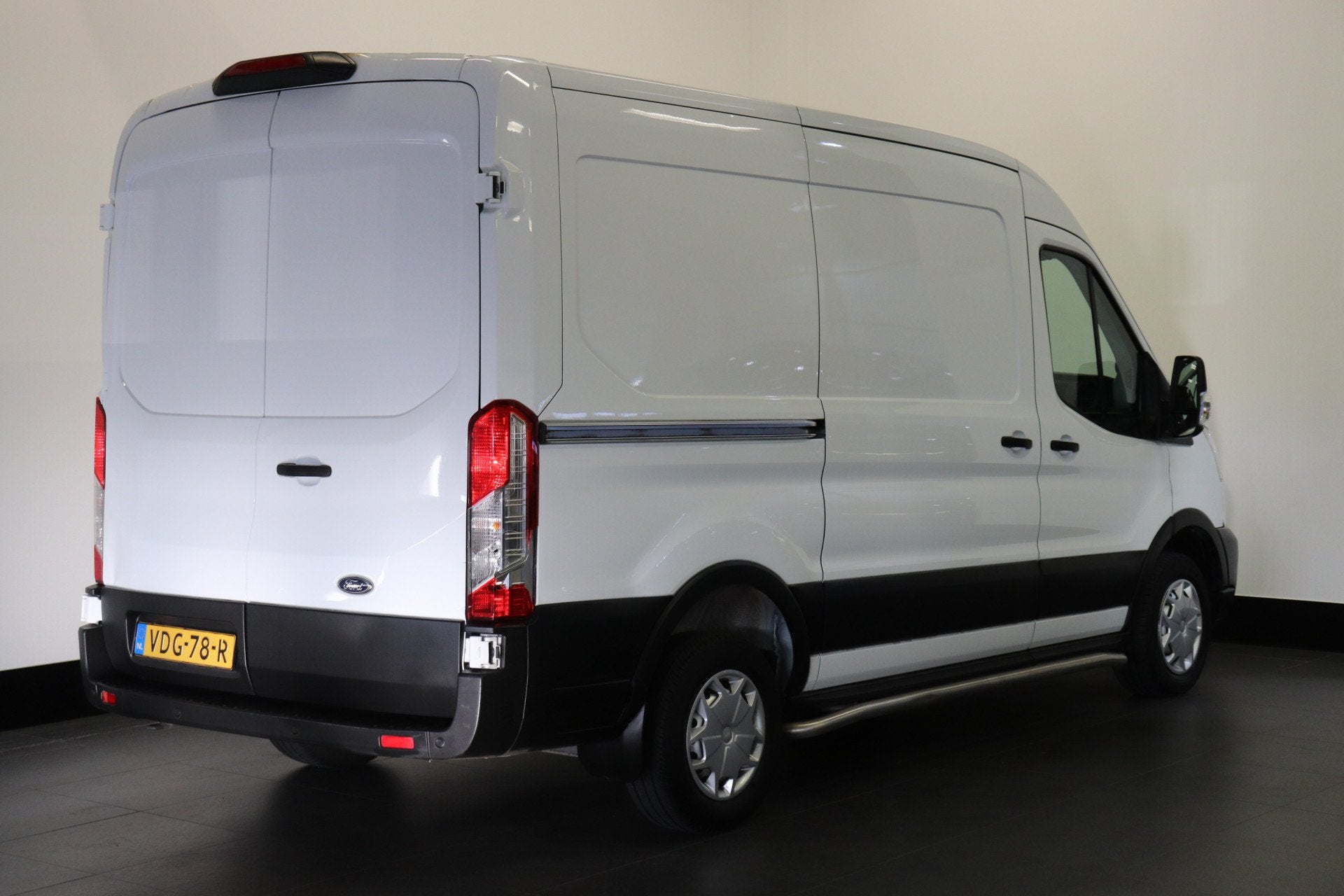 Ford Transit 2.0 TDCI L2H2 EURO 6 - Airco - Cruise - PDC -, Voorwielaandrijving, 4 cilinders, Wit, Bedrijf