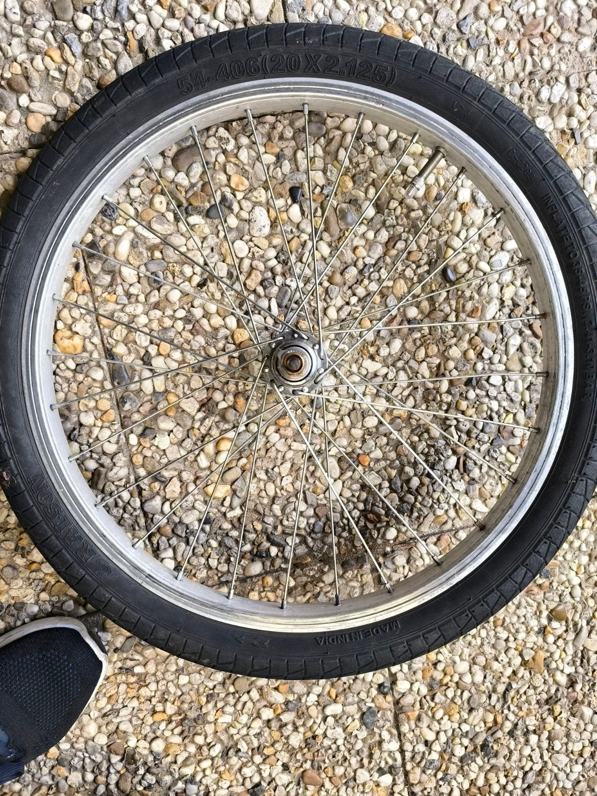 20 inch 2 fietswielen met banden - Ralston (Made in India), Ophalen, Kinderfiets, Band