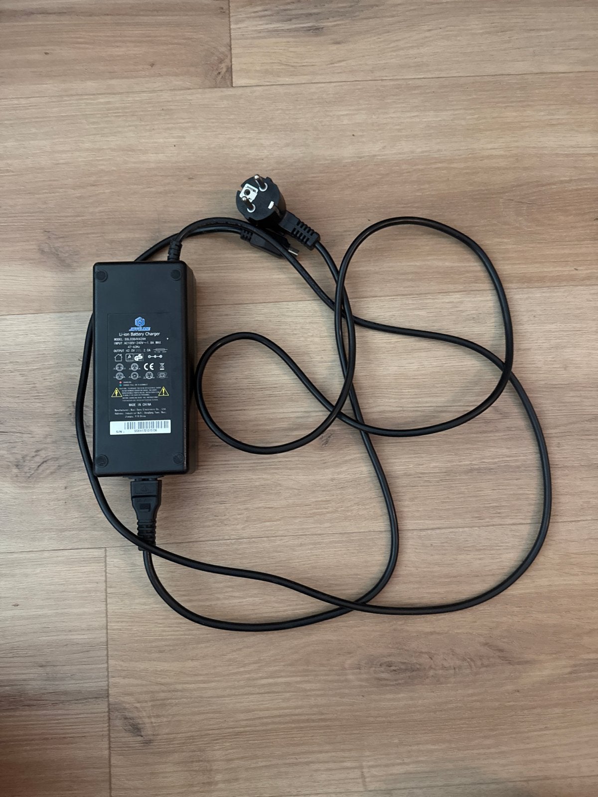 Universele Li-ion Acculader 42V 2A, Ophalen of Verzenden, Zo goed als nieuw