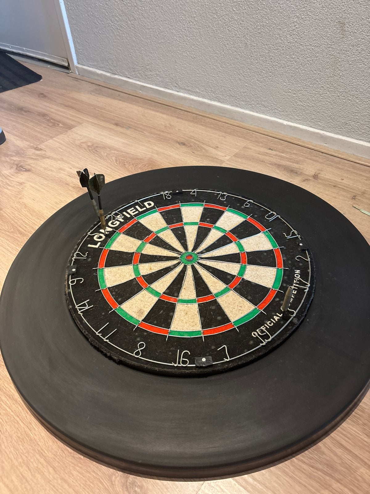Dartbord met surround, Ophalen, Gebruikt, Dartbord met pijlen