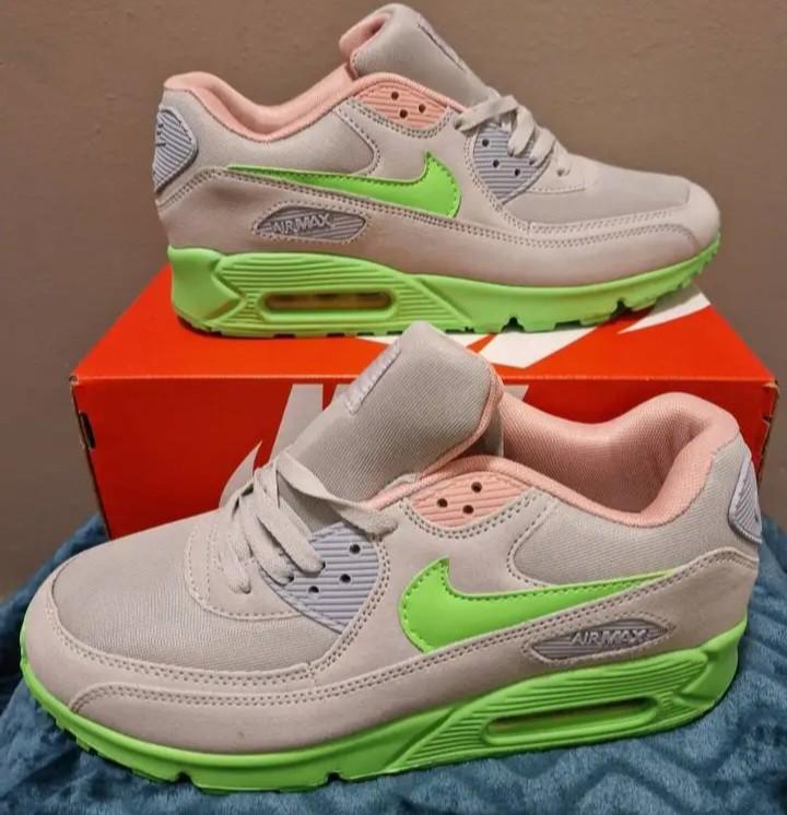 Nike Air Max sneakers maat 44, Kleding | Heren, Schoenen, Nieuw, Ophalen