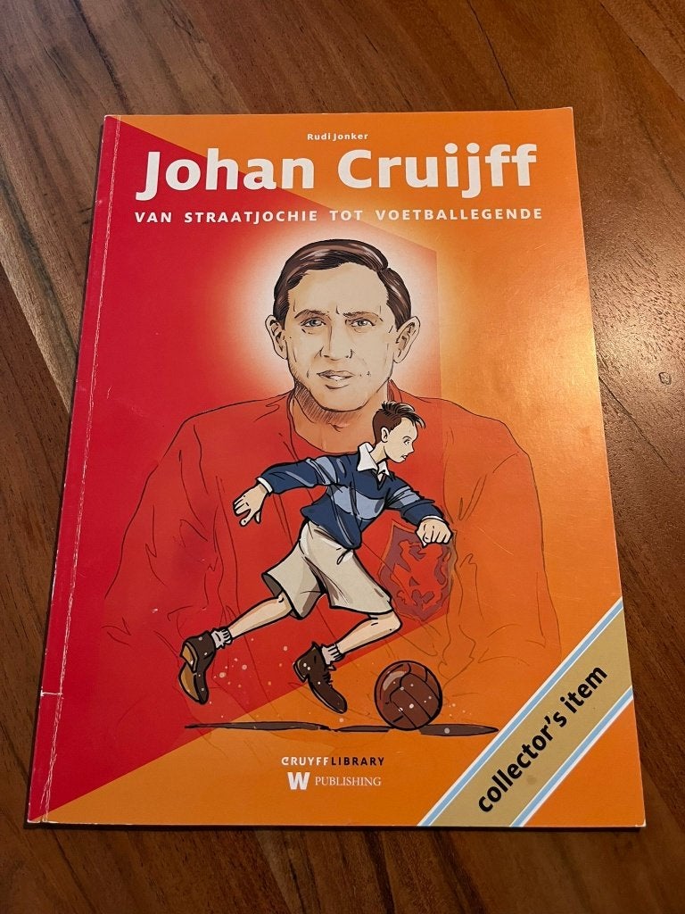 JOHAN CRUIJFF VAN STRAATJOCHIE TOT VOETBALLEGENDE, Eén stripboek, Ophalen of Verzenden, Zo goed als nieuw